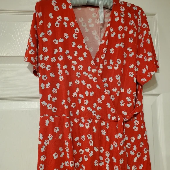 Amazon Essentials Set Of 2 Retro Wrap Dresses - Picture 7 of 8